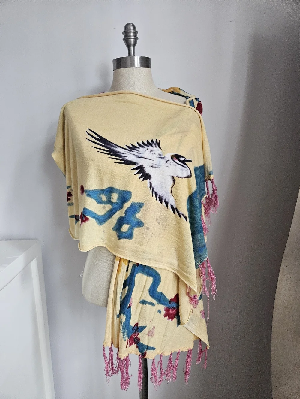 VTG LUCKY BRAND Yellow Abstract Bird Floral Pattern Fringe Scarf / Wrap | SZ 71 - Picture 2 of 6